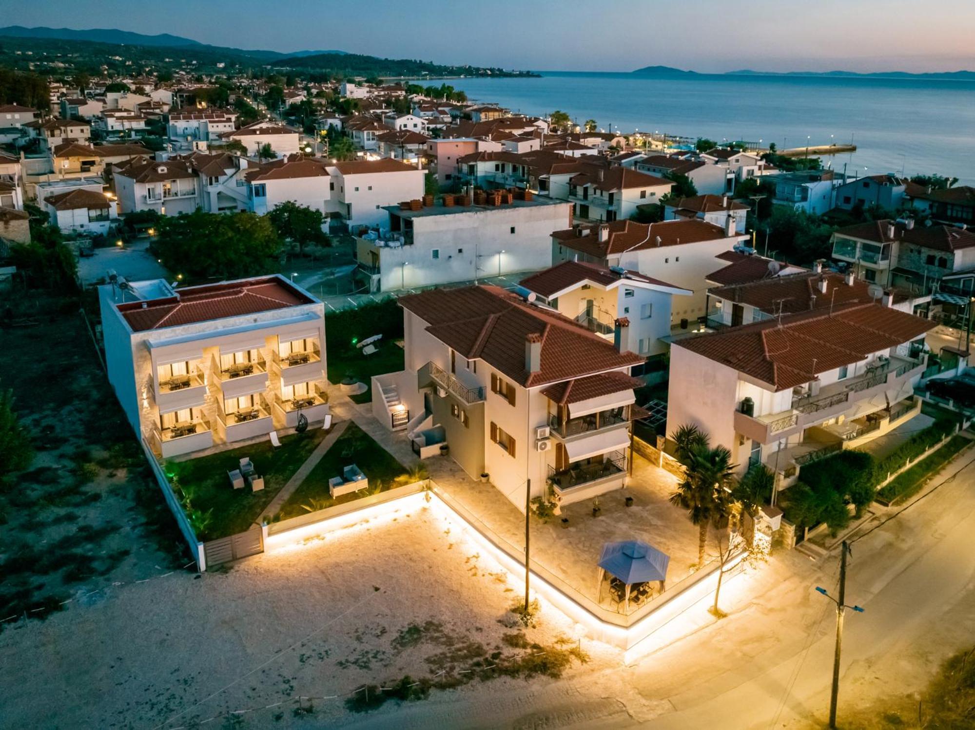 Antony'S Luxury Apartments Нікіті Екстер'єр фото