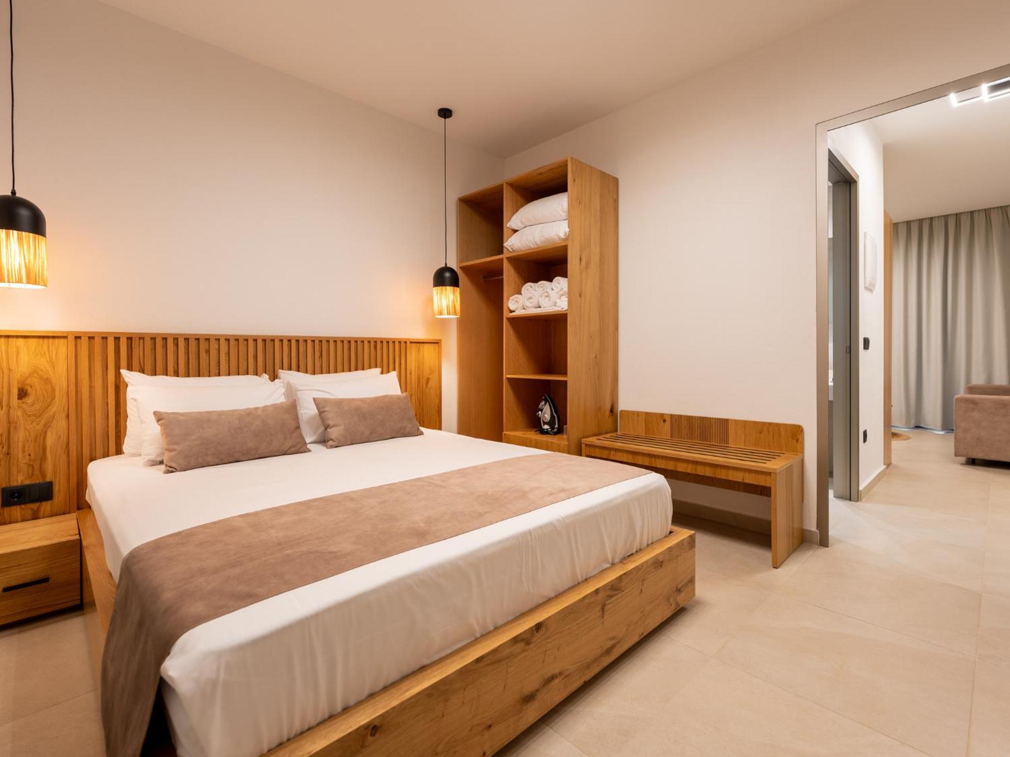 Antony'S Luxury Apartments Нікіті Екстер'єр фото