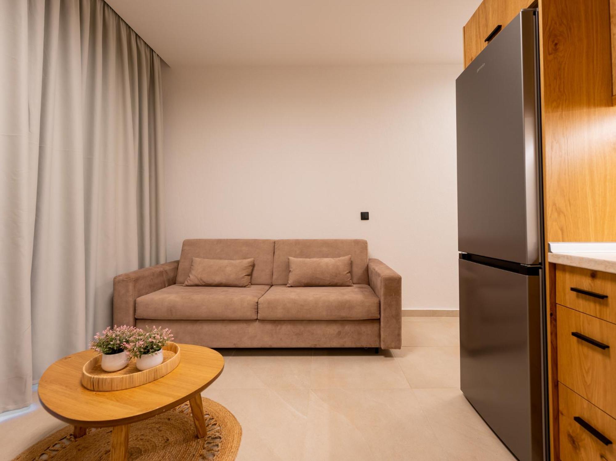 Antony'S Luxury Apartments Нікіті Екстер'єр фото