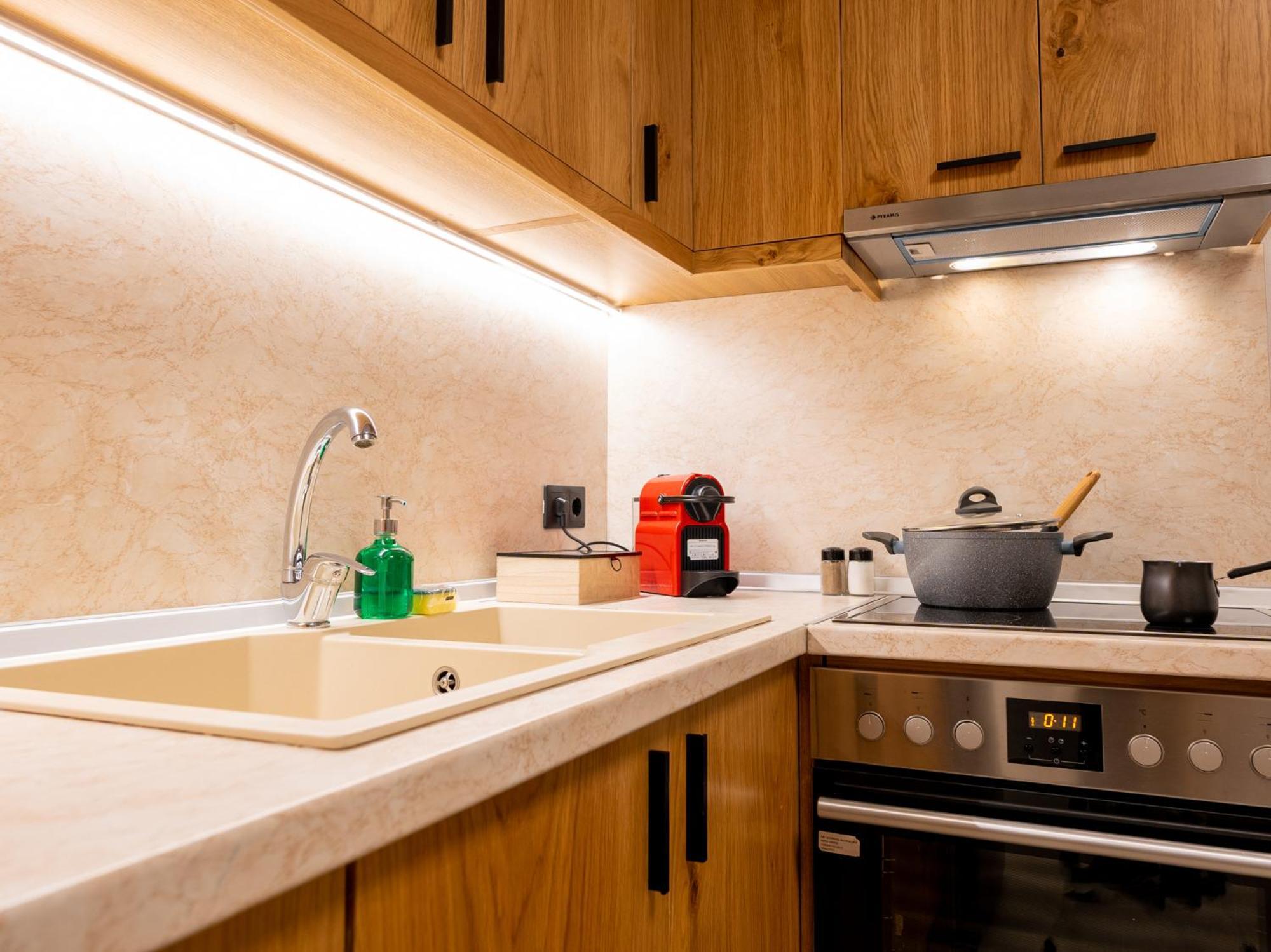 Antony'S Luxury Apartments Нікіті Екстер'єр фото